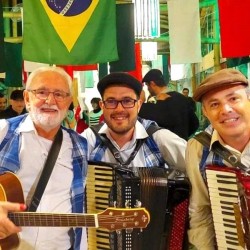 Tradição italiana ganha voz no trio Canzone Per Te em Campo Largo